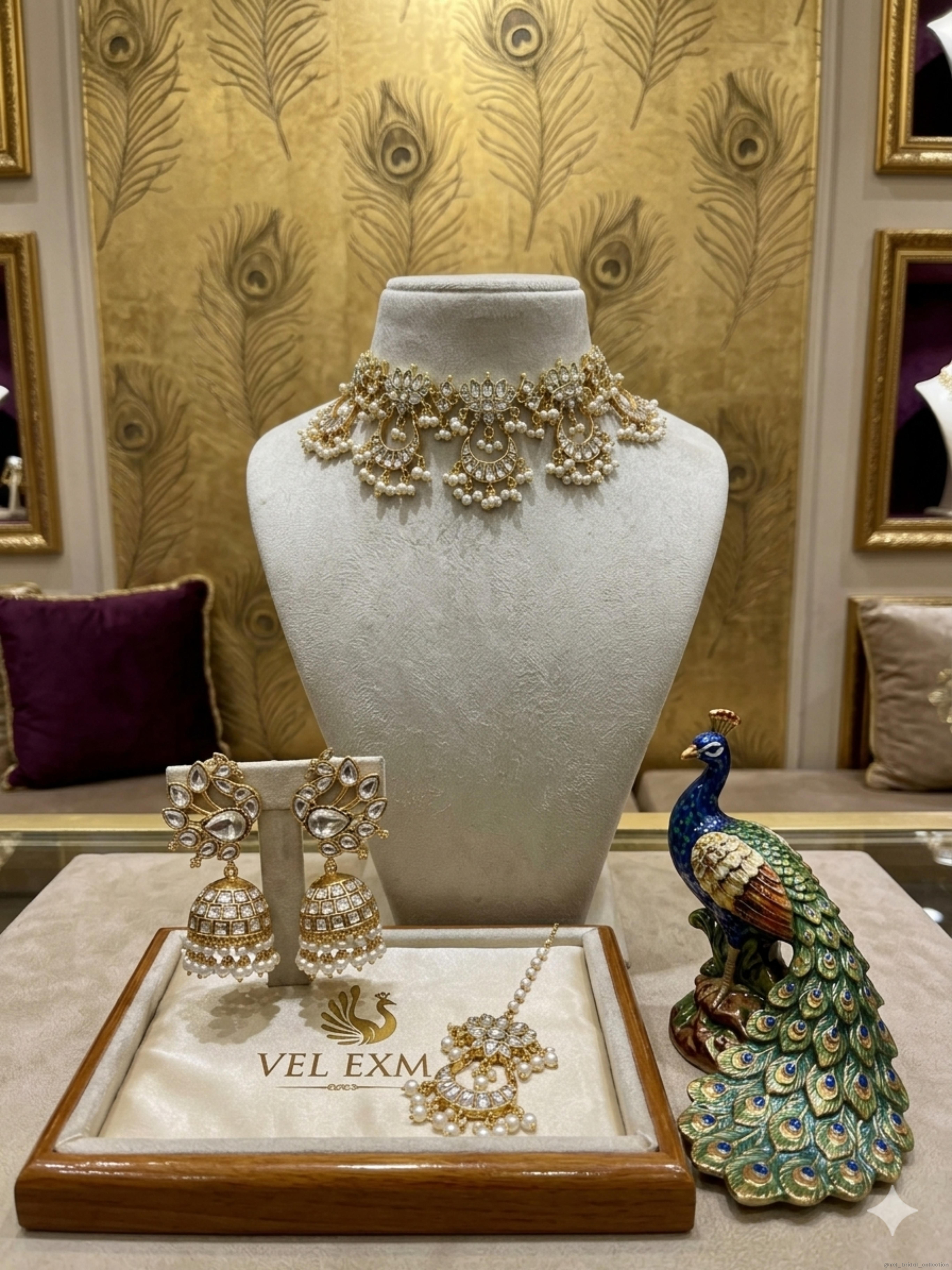 Kundan jewelry set featuring an ornate lotus motif